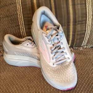 Women’s Brooks Adrenaline-24. Sz 7.5 LNC